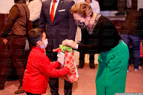 obsequios Navideños y Encendido de Luces 2020