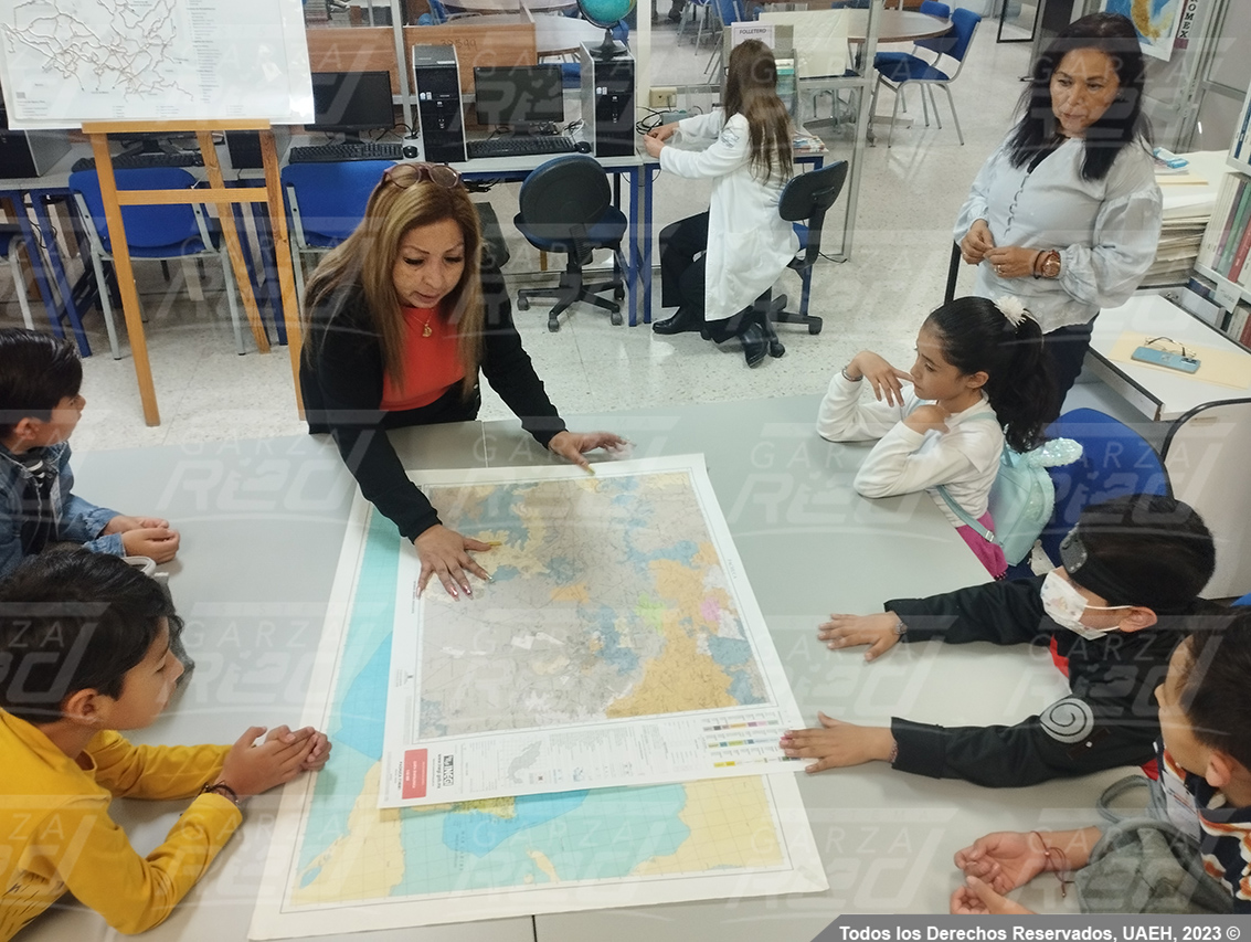 Un paseo por la biblioteca garza