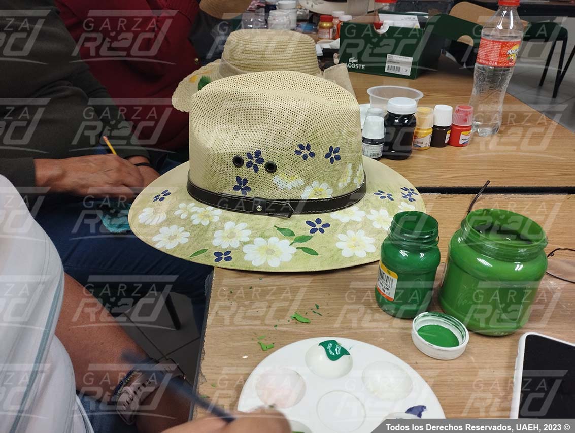 Taller de pintura en sombreros