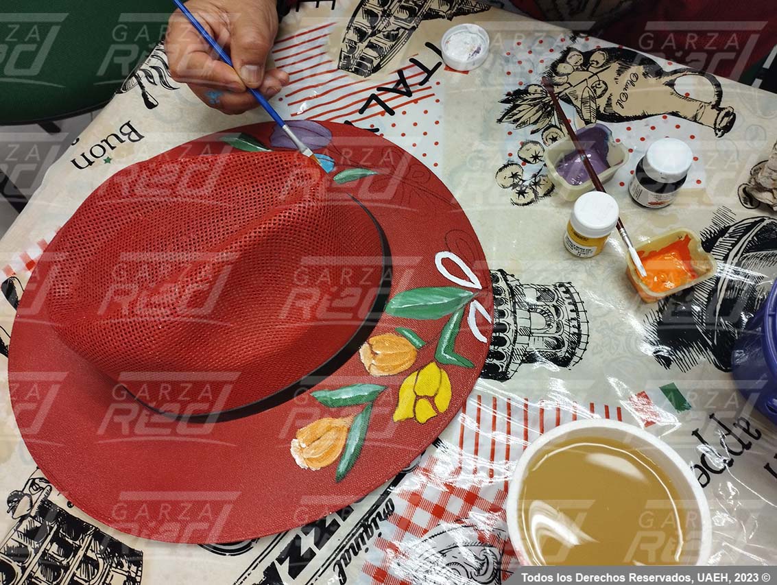 Taller de pintura en sombreros