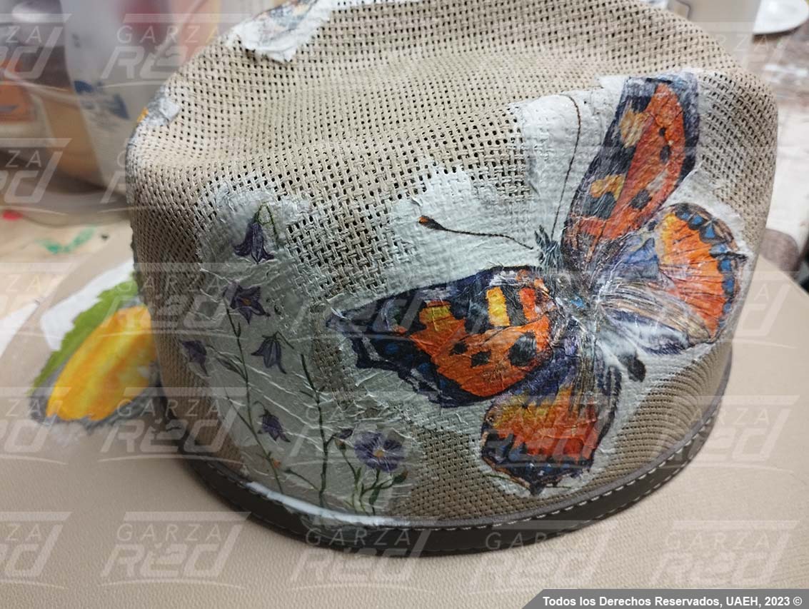 Taller de pintura en sombreros