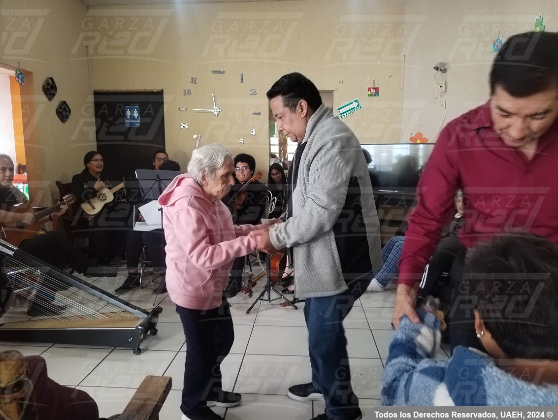 Visita a asilo: CENAGER